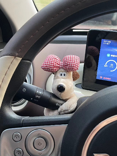 Peluche de Perro con Moño Verde para Auto 12 cm